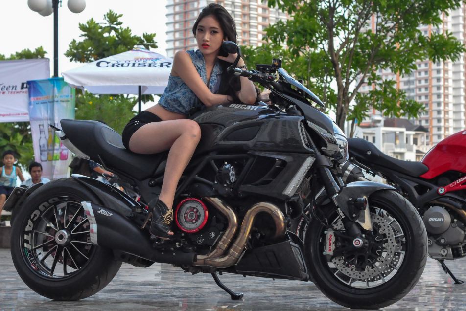 Ducati Diavel Sport Bike 1