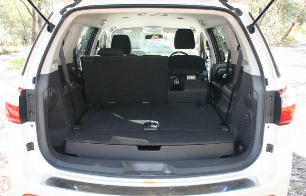 ISUZU MU-X Car in cabin storage