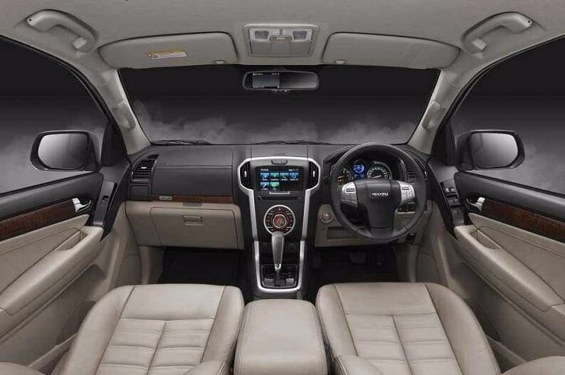 ISUZU MU-X Car interior 1