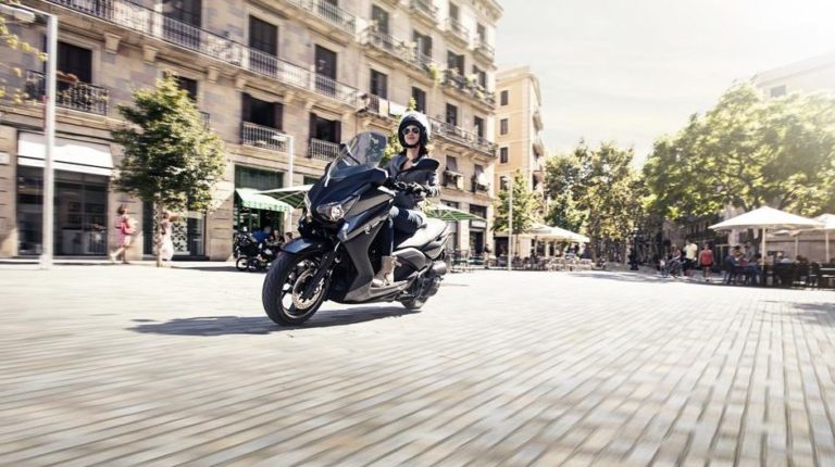 【Yamaha X Max 125】Price, Top Speed, Review Specs, Features & Images 2024