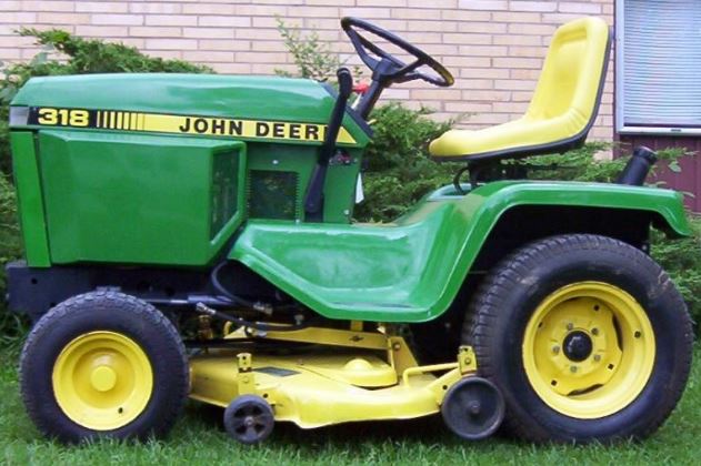 John Deere 318 Lawn Mower Tractor