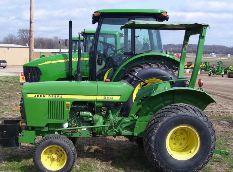 John Deere 850 Price, Specification, Review, & Overview 2024