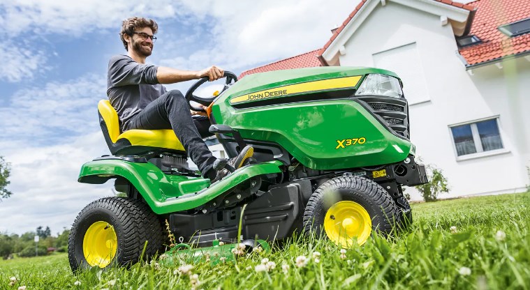John Deere X370 Problems – Everything You Need To Know