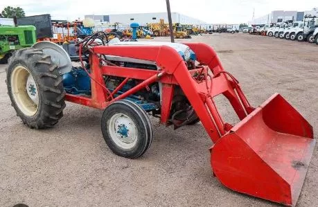 ford 800 tractor with loader